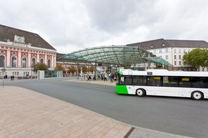Ansicht vom Bahnhof in Hamm und der Bushaltestelle am Bahnhof