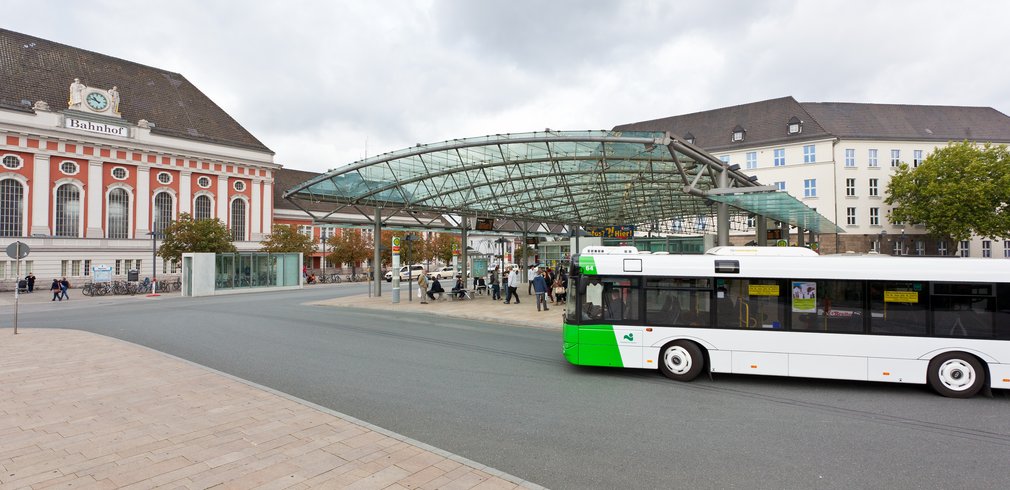 Ansicht vom Bahnhof in Hamm und der Bushaltestelle am Bahnhof