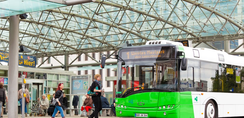 Ansicht der Bushaltestelle am Bahnhofsvorplatz