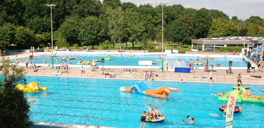 Ansicht von Schwimmbecken im Freibad Selbachpark