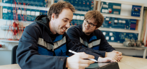 Schmuckbild - Azubis Industrieelektriker/-in